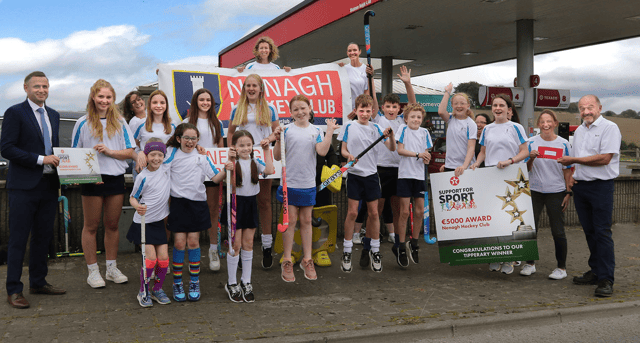 Nenagh Hockey Club’s Patricia Kenny and club members at Casey’s Service Station, Toomevara, with Texaco dealer Richie Casey and Valero area sales manager DJ Fleming