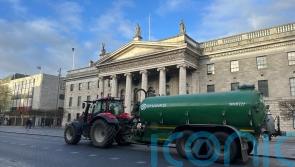 Government wins confidence motion but loses junior minister