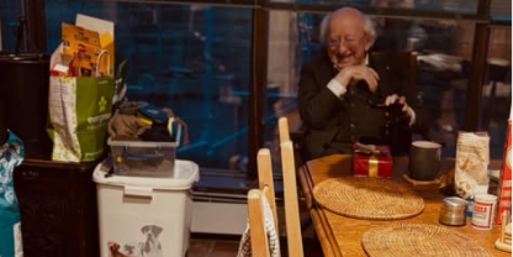 'A man of the people' - Photo of Michael D Higgins goes viral as everyone says the same thing