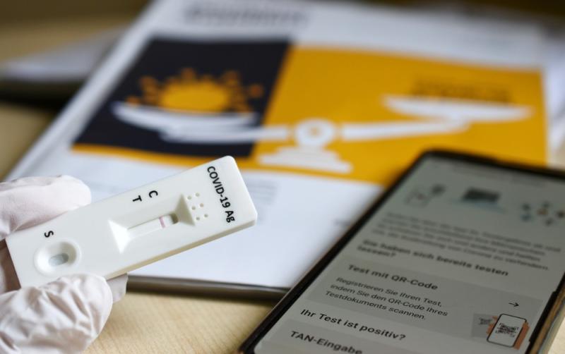 Irish govt encourages five days of antigen testing for visitors from Britain