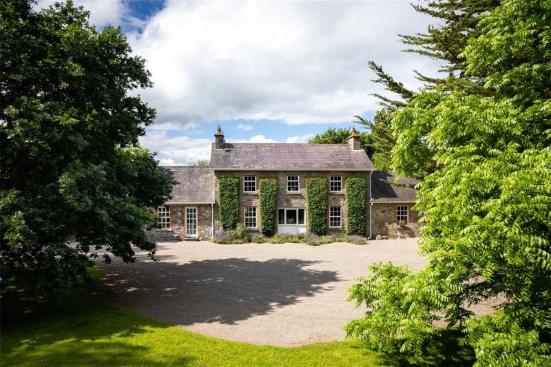 Charming country home with adjacent stables goes on sale for attractive price in Tipperary