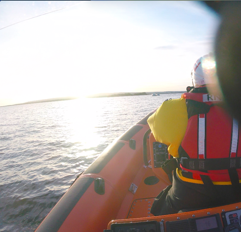 Lough Derg RNLI assists with towing cruiser suffering from engine failure