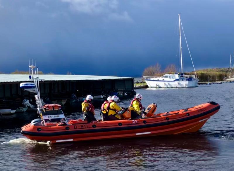 Lough Derg RNLI assists cruiser with engine failure in 'heavy weather'