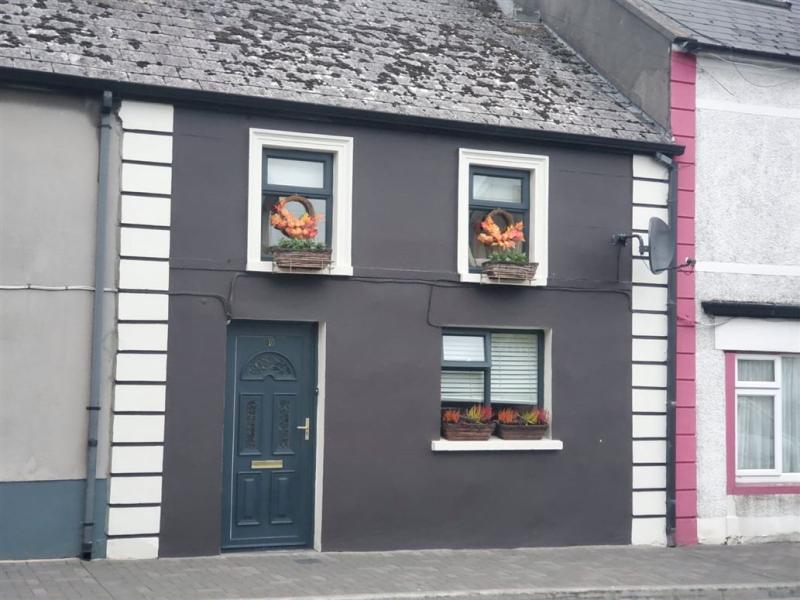 This perfect starter home is on sale in Nenagh town for a very reasonable price