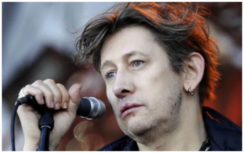 Thousands expected to line route for Shane MacGowan's cortege as it enters Nenagh
