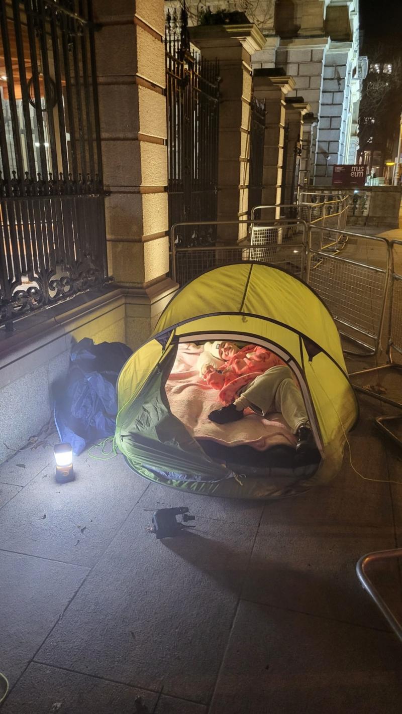 LATEST: Tipperary teen protesting outside Dáil issues update on her 50-hour protest