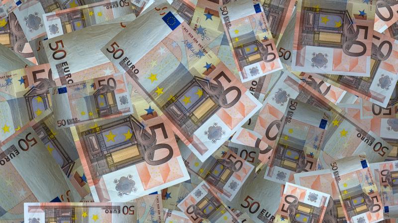 CHA-CHING! Two lucky winners take home spoils in Tipperary Split the Pot draw