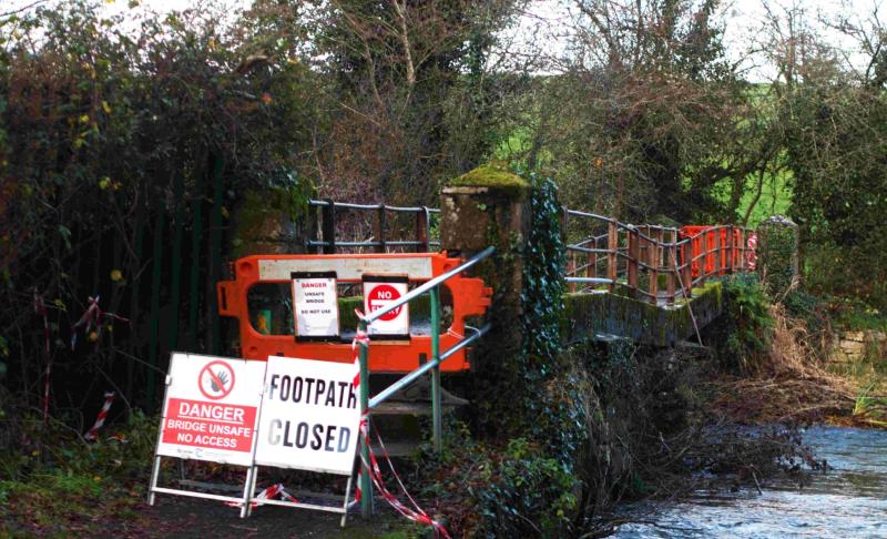 Public urged not to use Carrick-on-Suir river footbridge closed due to safety concerns 