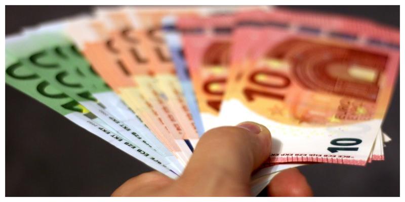 LIVE: TD Michael Lowry welcomes &euro;1,000 grant for Community Employment schemes